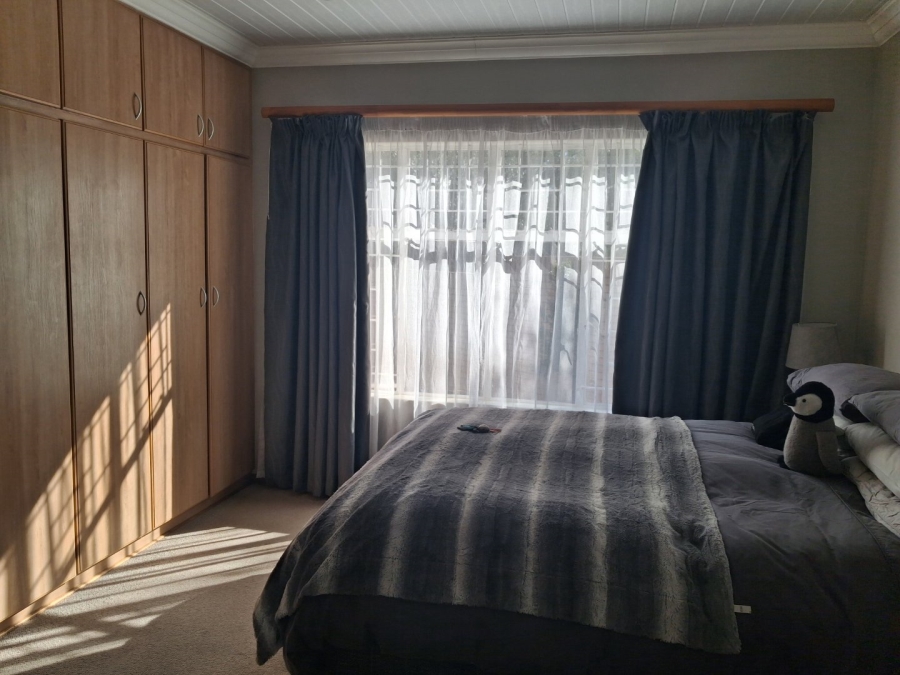To Let 3 Bedroom Property for Rent in Langenhovenpark Free State
